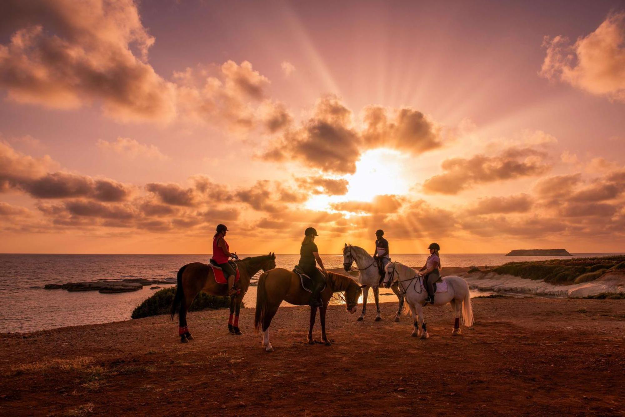 Cap St Georges Hotel & Resort Peyia Bagian luar foto